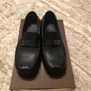 Louis Vuitton Elegant Black Loafers